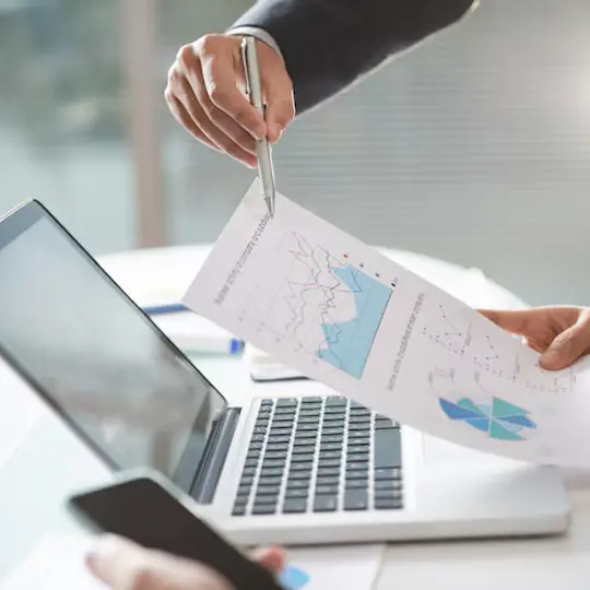 Analisi di un report finanziario con grafici
